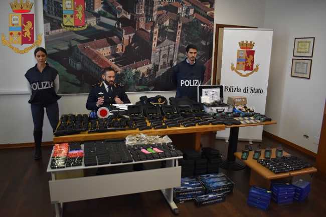 vercelli polizia sequestro armi