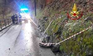 vigili del fuoco caduta massi