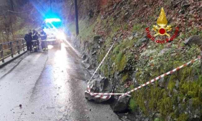vigili del fuoco caduta massi