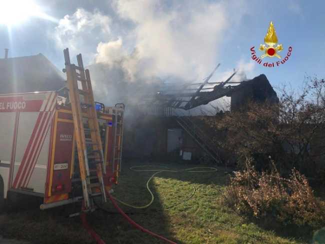 vigili del fuoco incendio baita