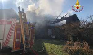 vigili del fuoco incendio baita