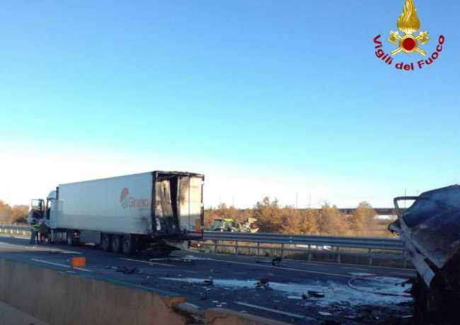 vigili del fuoco incidente a4 camion