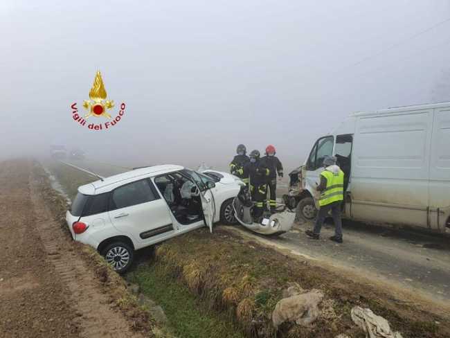 vigili del fuoco incidente auto furgone