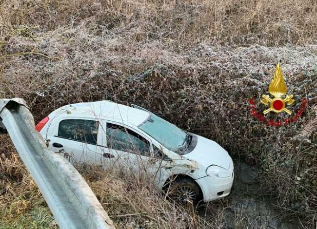 vigili del fuoco incidente auto