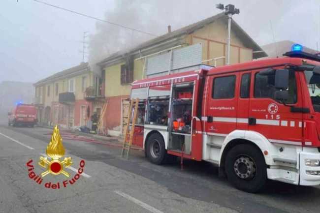 vigili del fuoco santhia incendio alloggio n