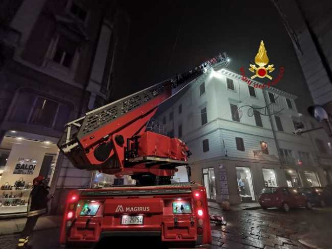 vigili del fuoco vercelli tegole