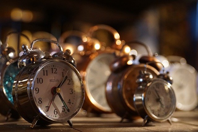 clocks gc84eb0874 640