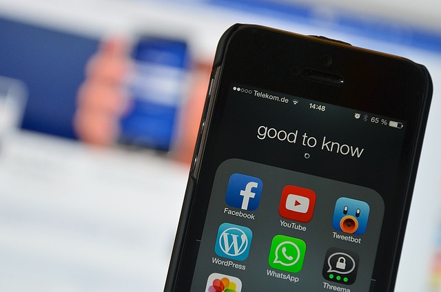 social media 2201285 640